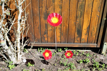 Glass flower with stainless steel